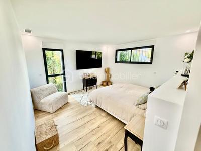 Propriété - 293 m² - 6 pièces