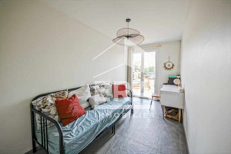 Maison - 240 m² - 9 pièces