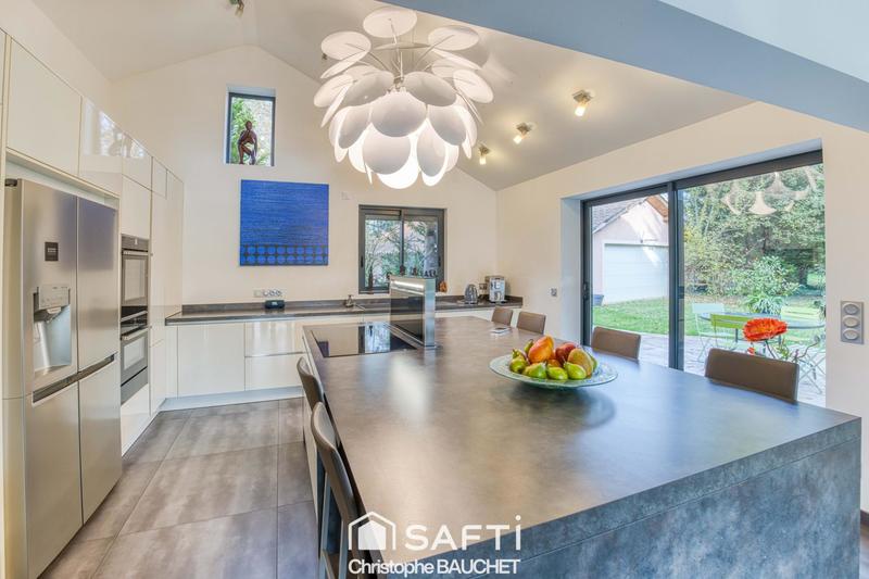 Maison - 213 m² - 6 pièces