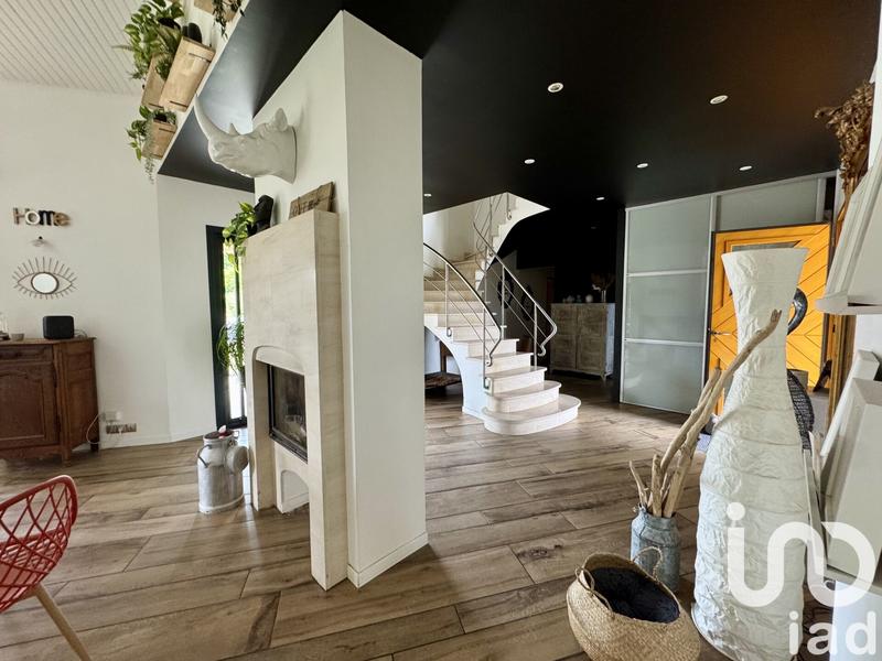 Maison - 200 m² - 7 pièces