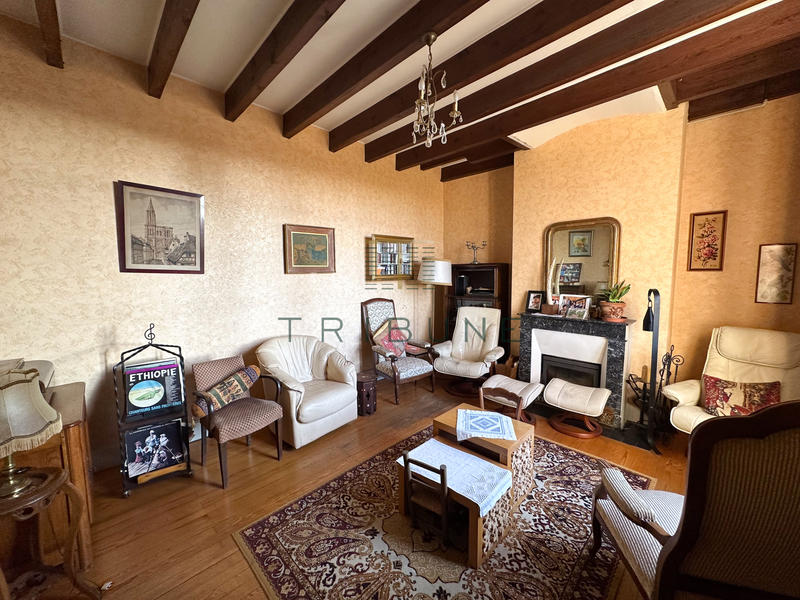 Maison - 203 m² - 6 pièces