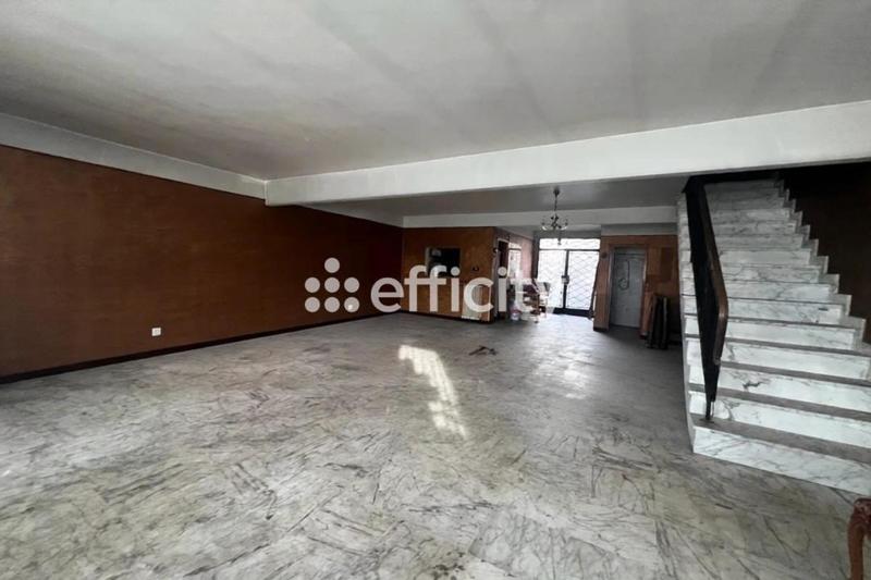 Maison - 250 m² - 11 pièces