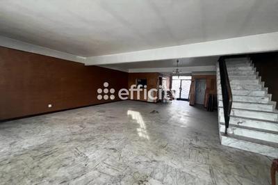 Maison - 250 m² - 11 pièces