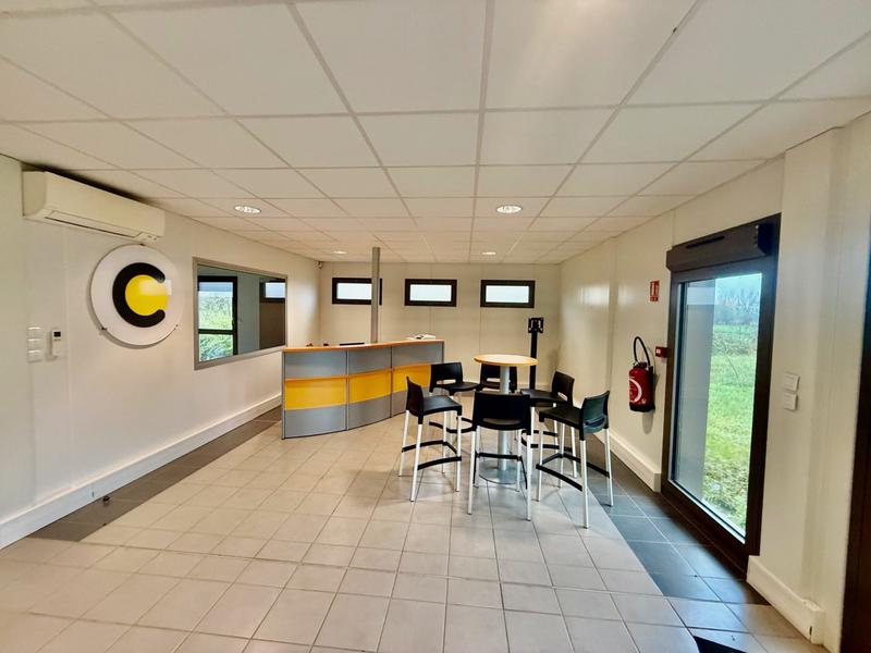 Local d'activités - 940 m²