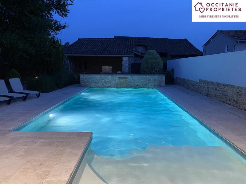 Propriété - 625 m² - 15 pièces