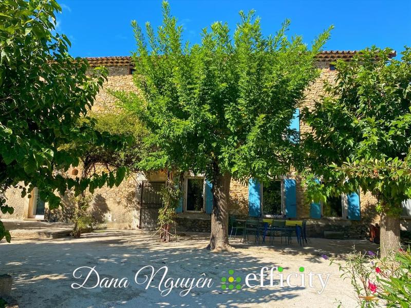 Mas - 259 m² - 9 pièces