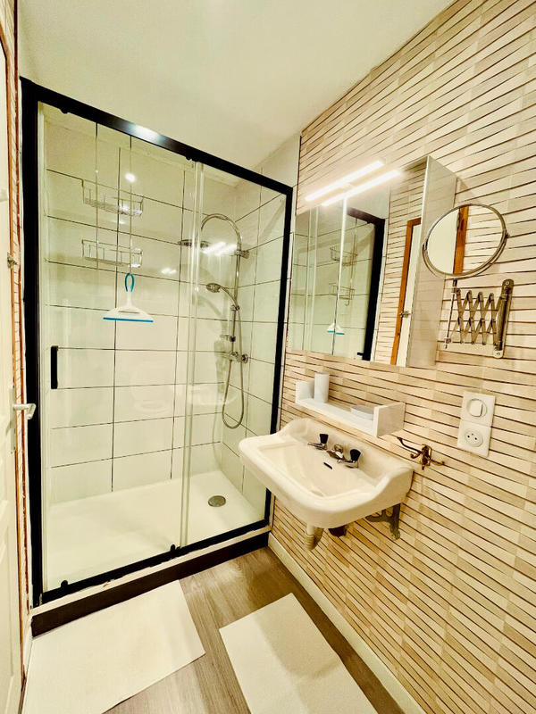 Local commercial - 242 m² - 10 pièces