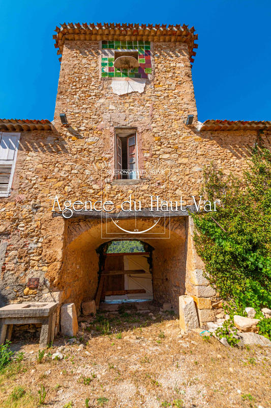 Château - 5 000 m² - 15 pièces