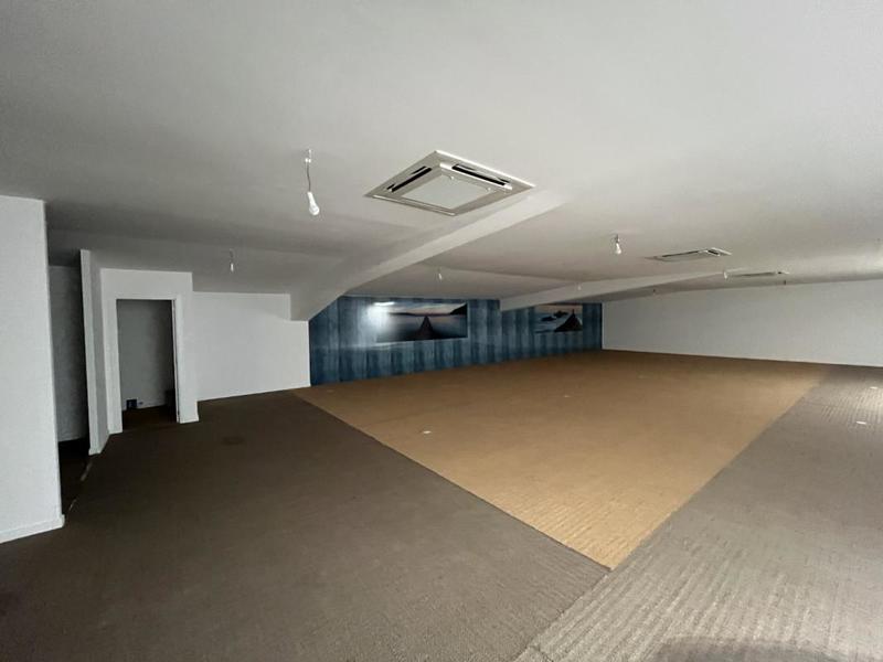 Local commercial - 517 m² - 2 pièces