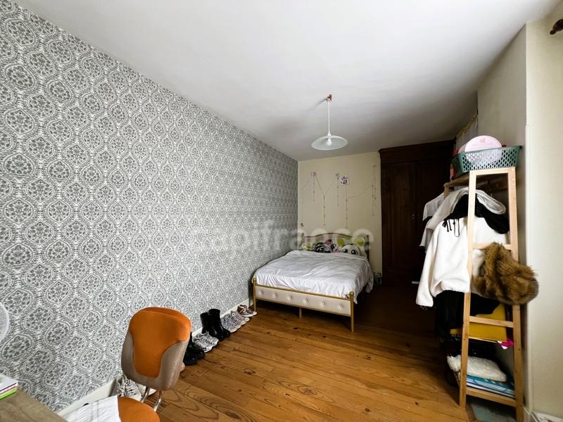 Demeure - 254 m² - 9 pièces