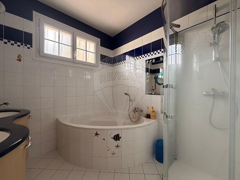 Maison - 137 m² - 6 pièces