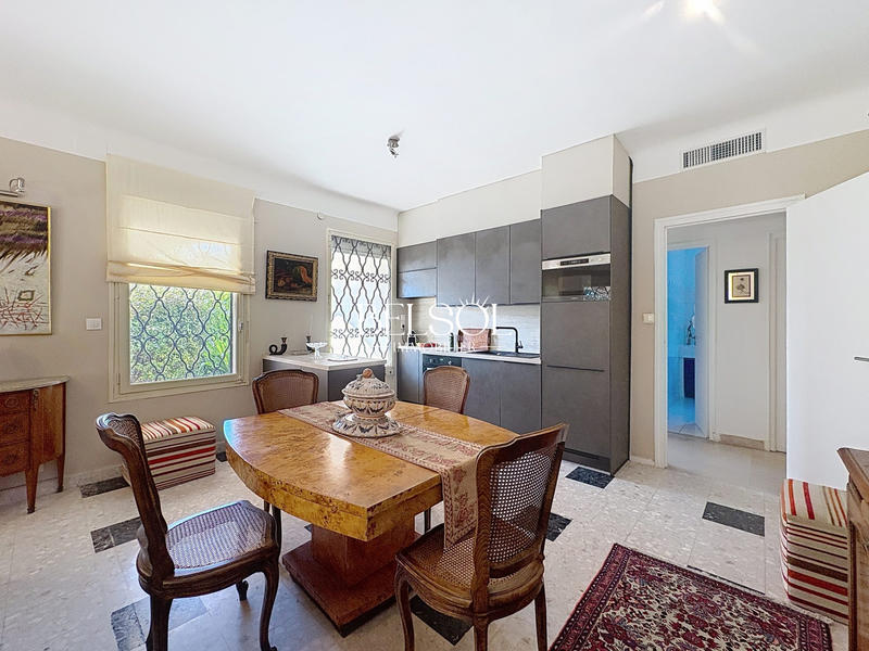 Villa - 220 m² - 5 pièces