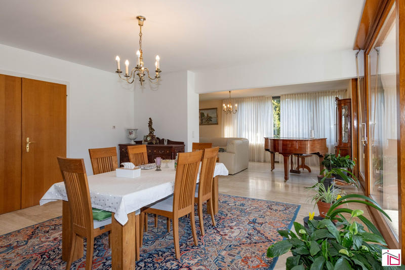 Maison - 222 m² - 6 pièces