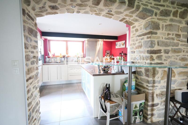 Maison - 247 m² - 9 pièces