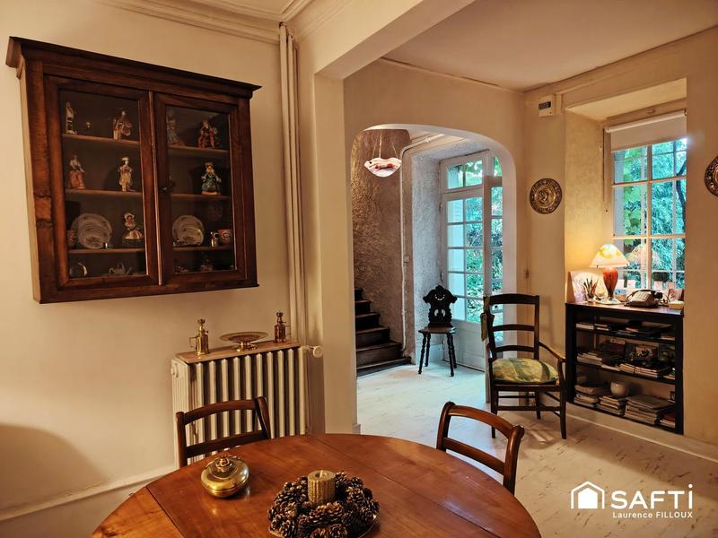 Maison - 270 m² - 12 pièces