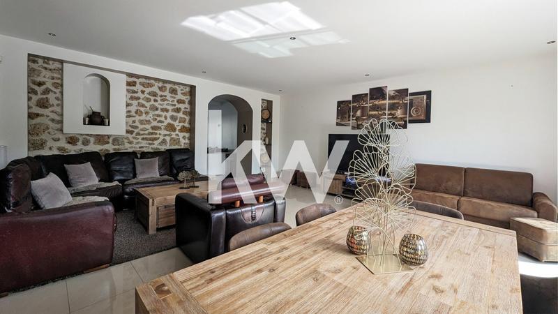 Maison - 251 m² - 9 pièces