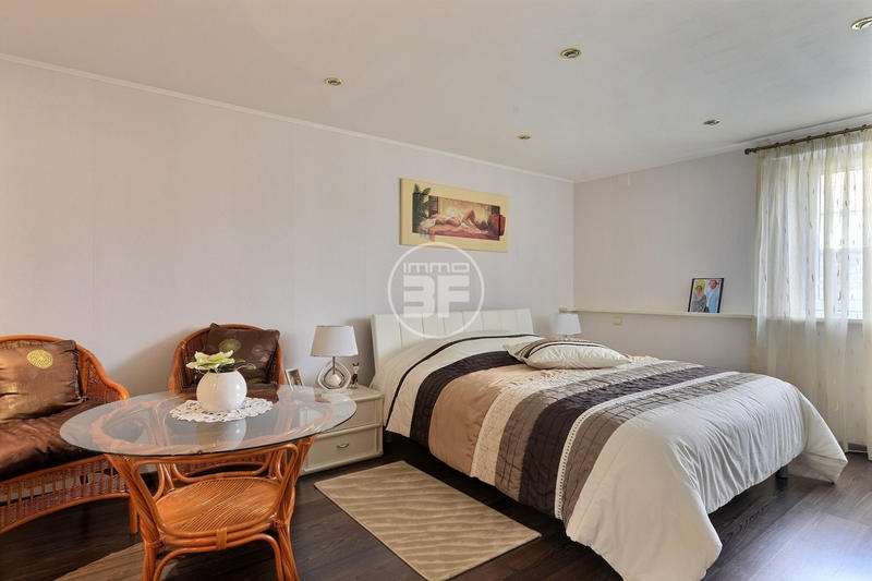 Maison - 232 m² - 7 pièces