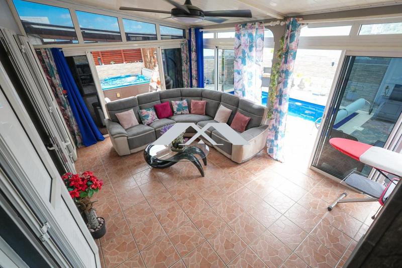 Maison - 222 m² - 5 pièces