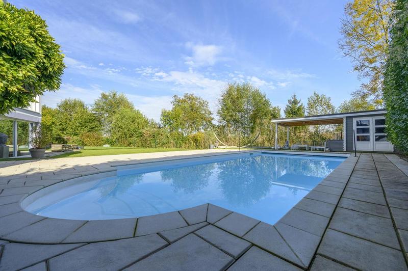 Maison - 305 m² - 7 pièces