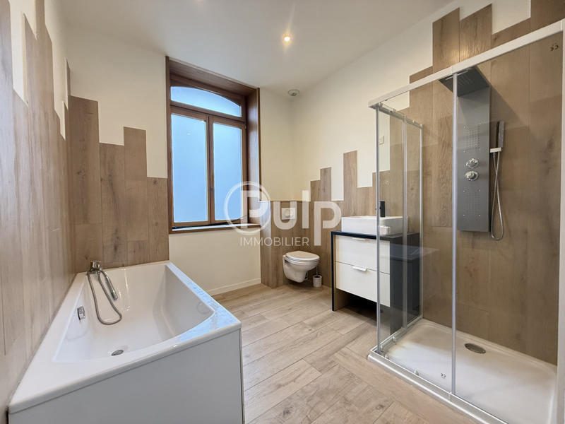 Maison - 300 m² - 9 pièces