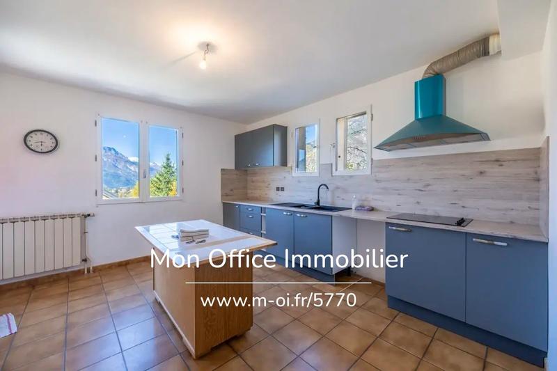 Maison - 210 m² - 7 pièces