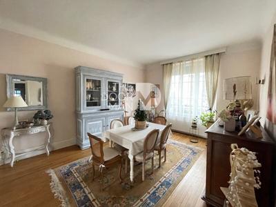 Demeure - 192 m² - 5 pièces