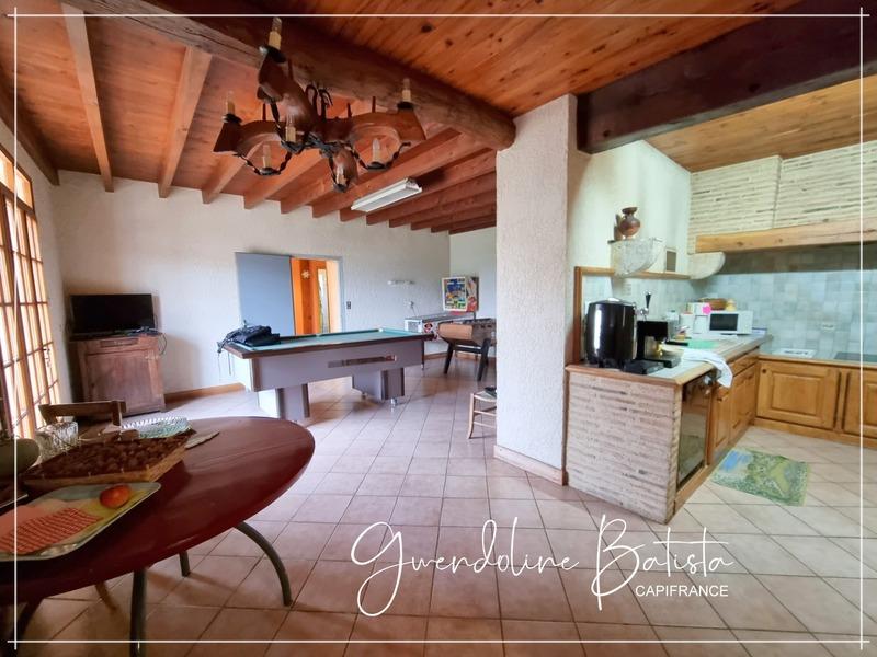 Propriété - 300 m² - 12 pièces