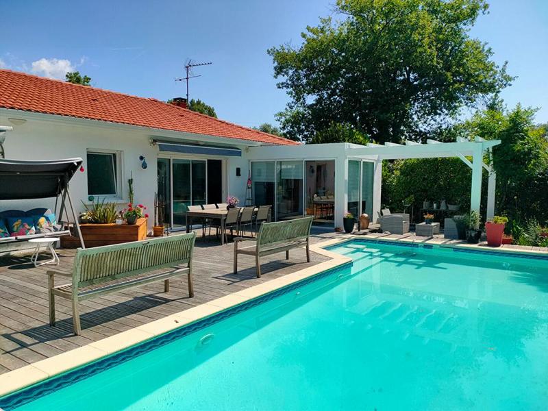 Maison - 208 m² - 8 pièces