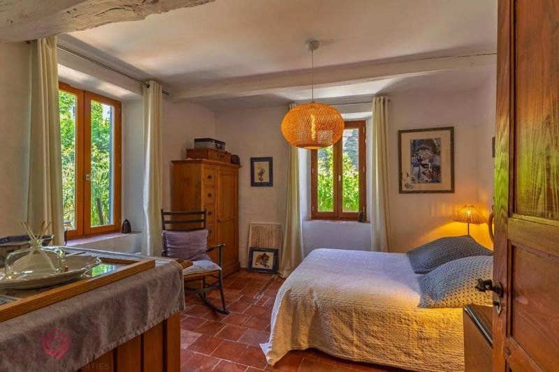 Maison de village - 184 m² - 6 pièces