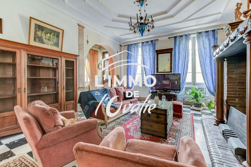 Château - 424 m² - 7 pièces