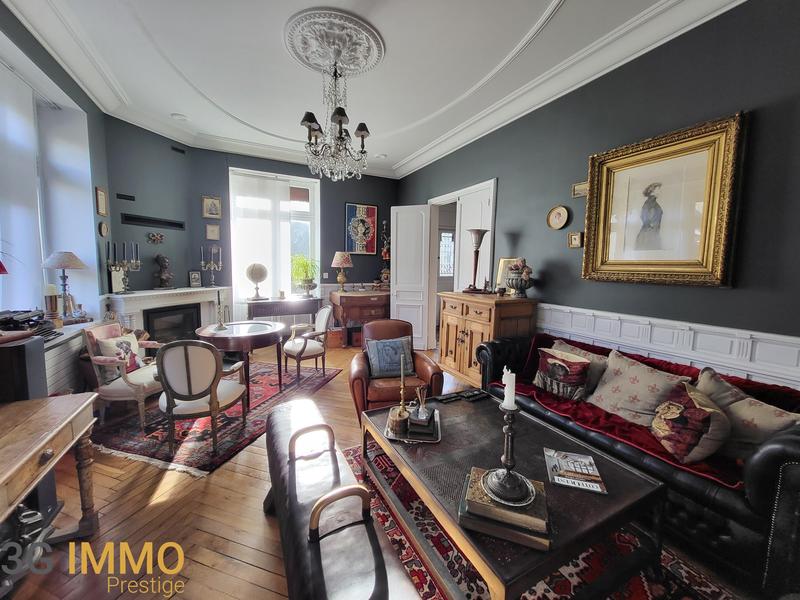 Maison - 225 m² - 10 pièces