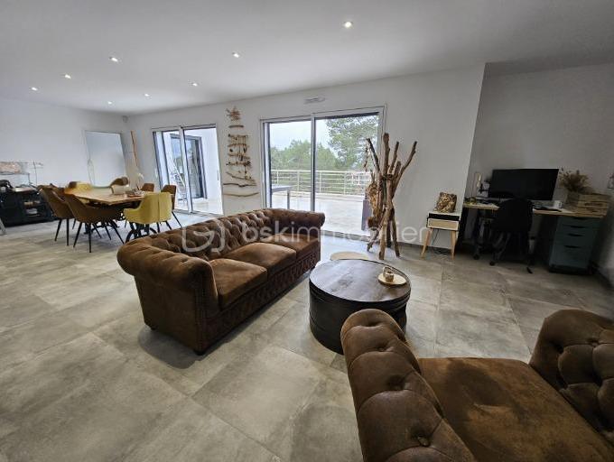 Maison - 210 m² - 10 pièces