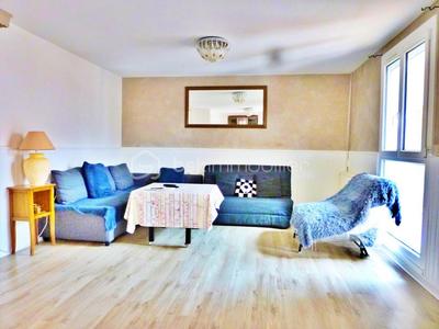 Maison traditionnelle - 90 m² - 4 pièces