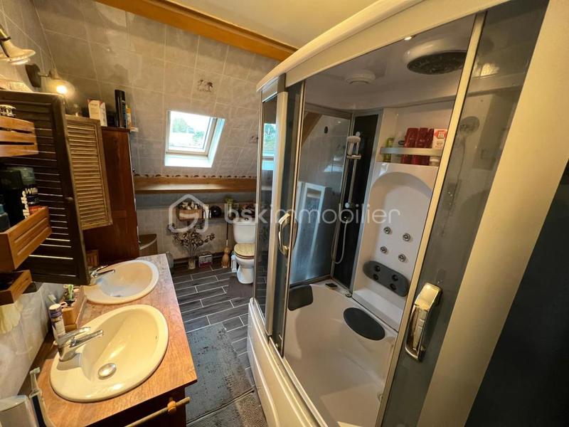 Maison - 205 m² - 9 pièces