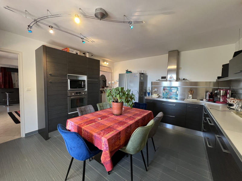 Villa - 273 m² - 6 pièces