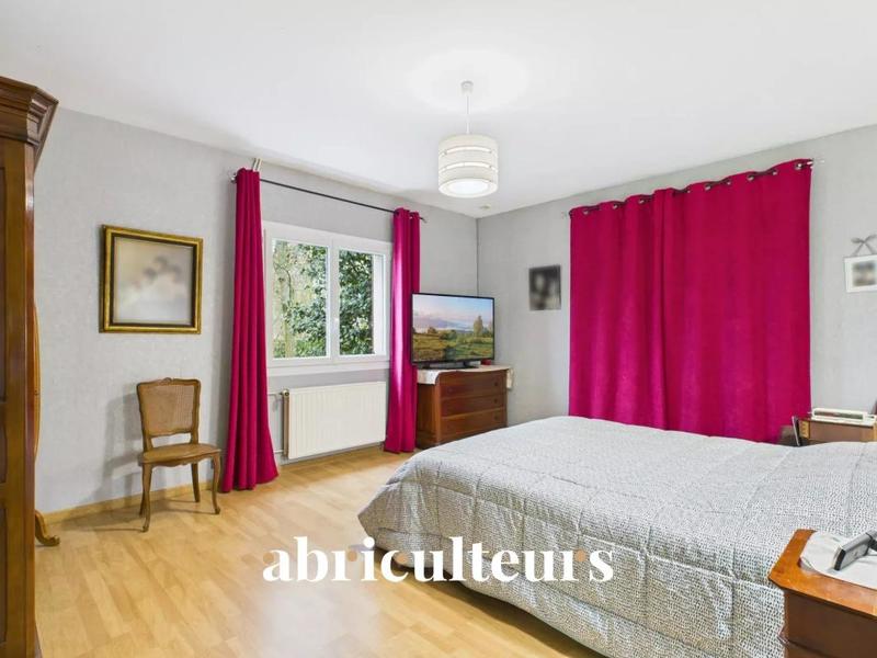 Propriété - 260 m² - 8 pièces