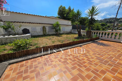 Maison - 240 m² - 6 pièces