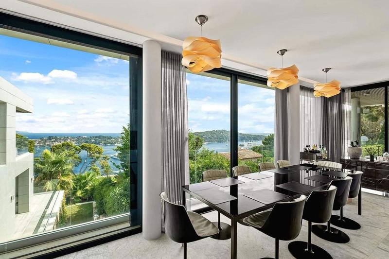 Villa - 300 m² - 6 pièces