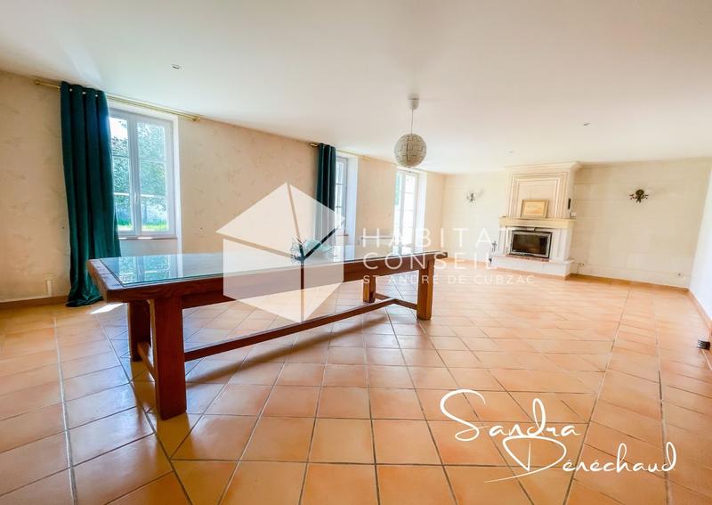 Maison - 216 m² - 8 pièces