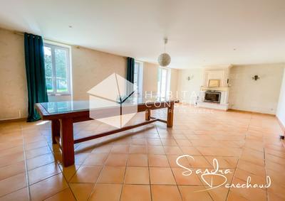 Maison - 216 m² - 8 pièces