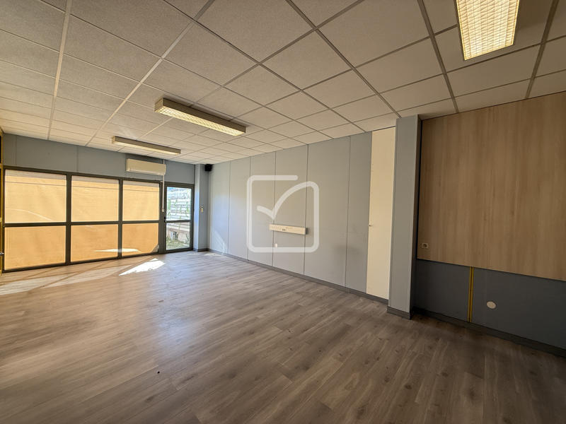 Local commercial - 658 m² - 8 pièces