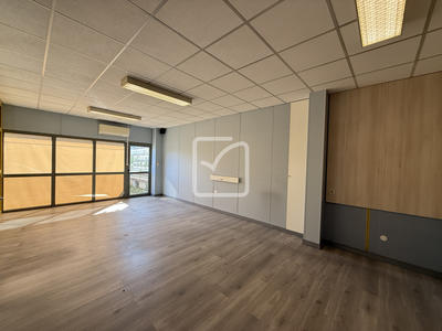 Local commercial - 658 m² - 8 pièces