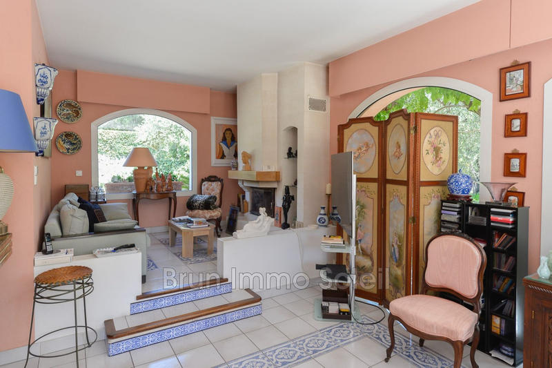 Maison - 305 m² - 7 pièces