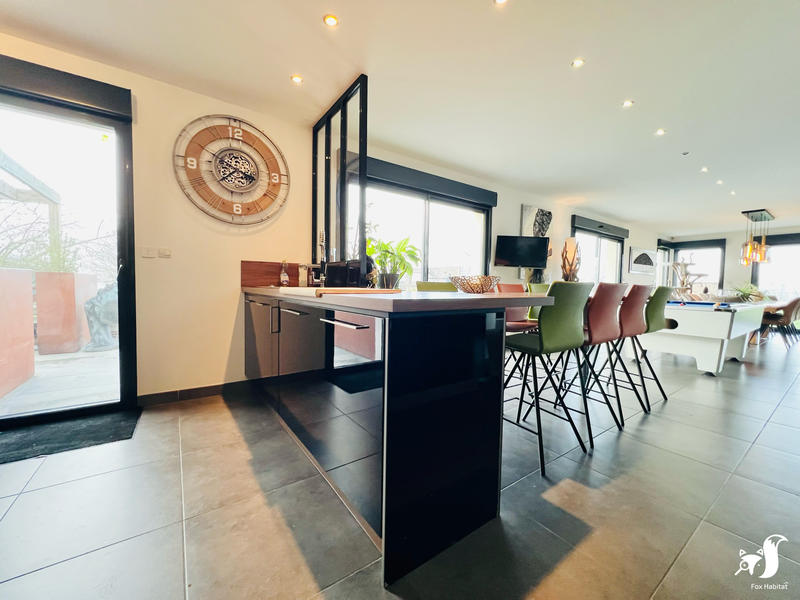 Maison - 255 m² - 7 pièces