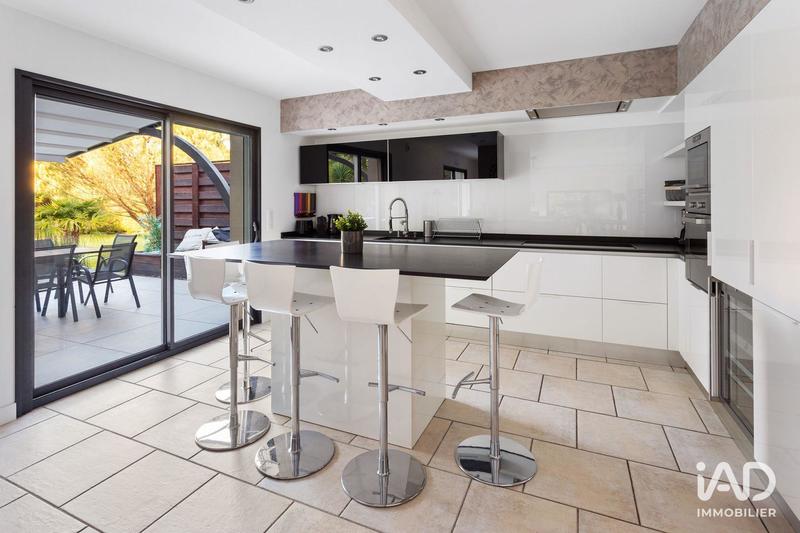 Maison - 283 m² - 8 pièces