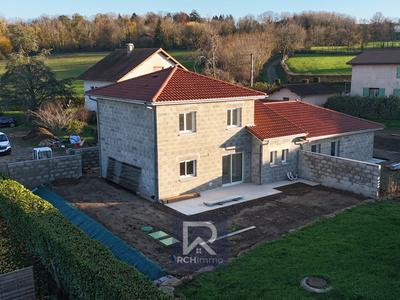 Maison - 97 m² - 4 pièces