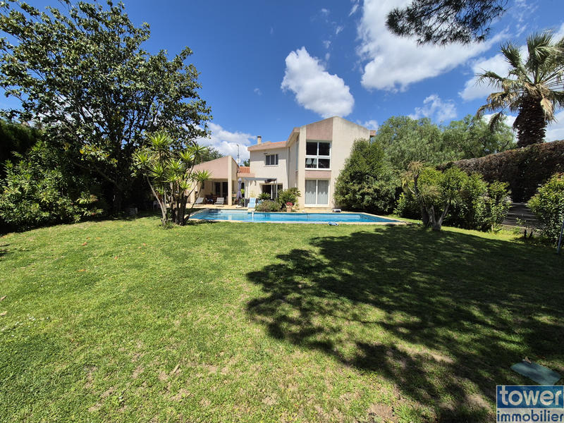 Maison - 210 m² - 8 pièces