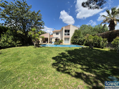 Maison - 210 m² - 8 pièces