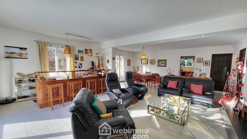 Maison - 238 m² - 7 pièces