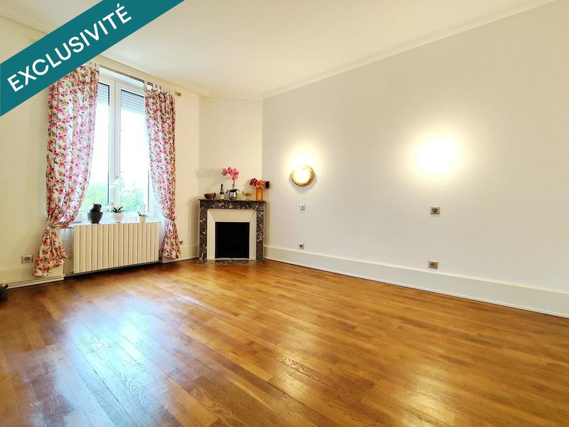 Maison - 216 m² - 9 pièces